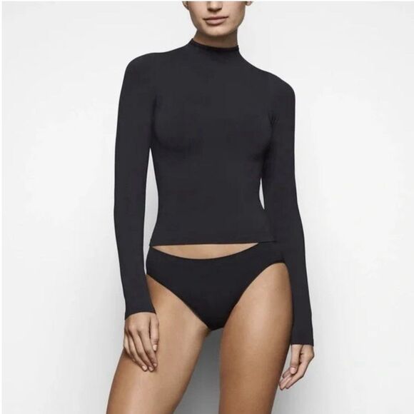 SKIMS Tops - NWT SKIMS SOFT SMOOTHING SEAMLESS TURTLENECK TOP - Size M | Eclipse